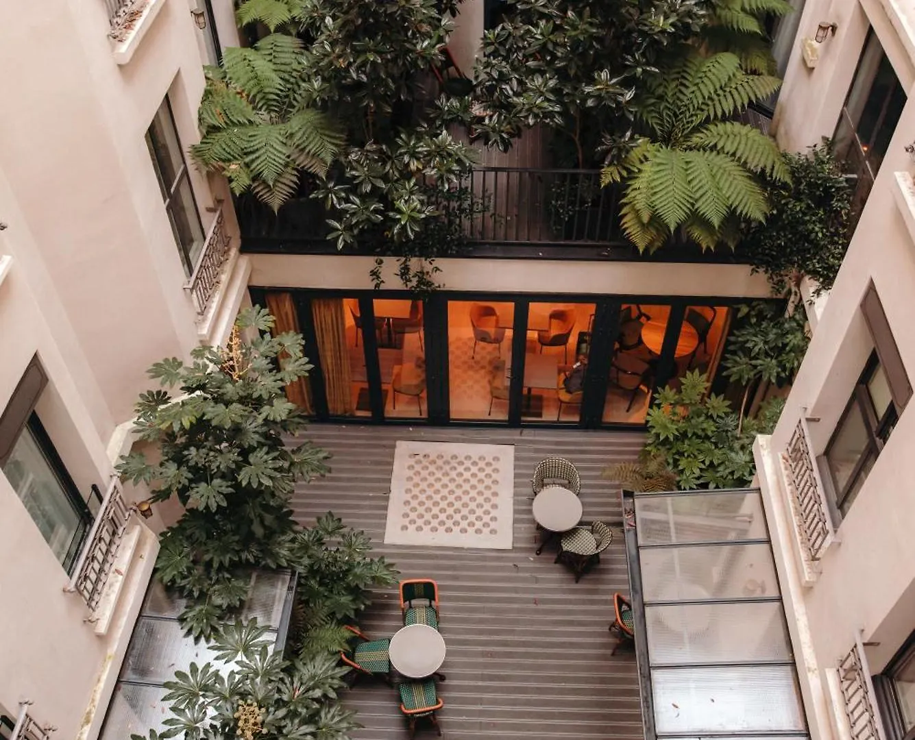Eiffel Blomet 4*