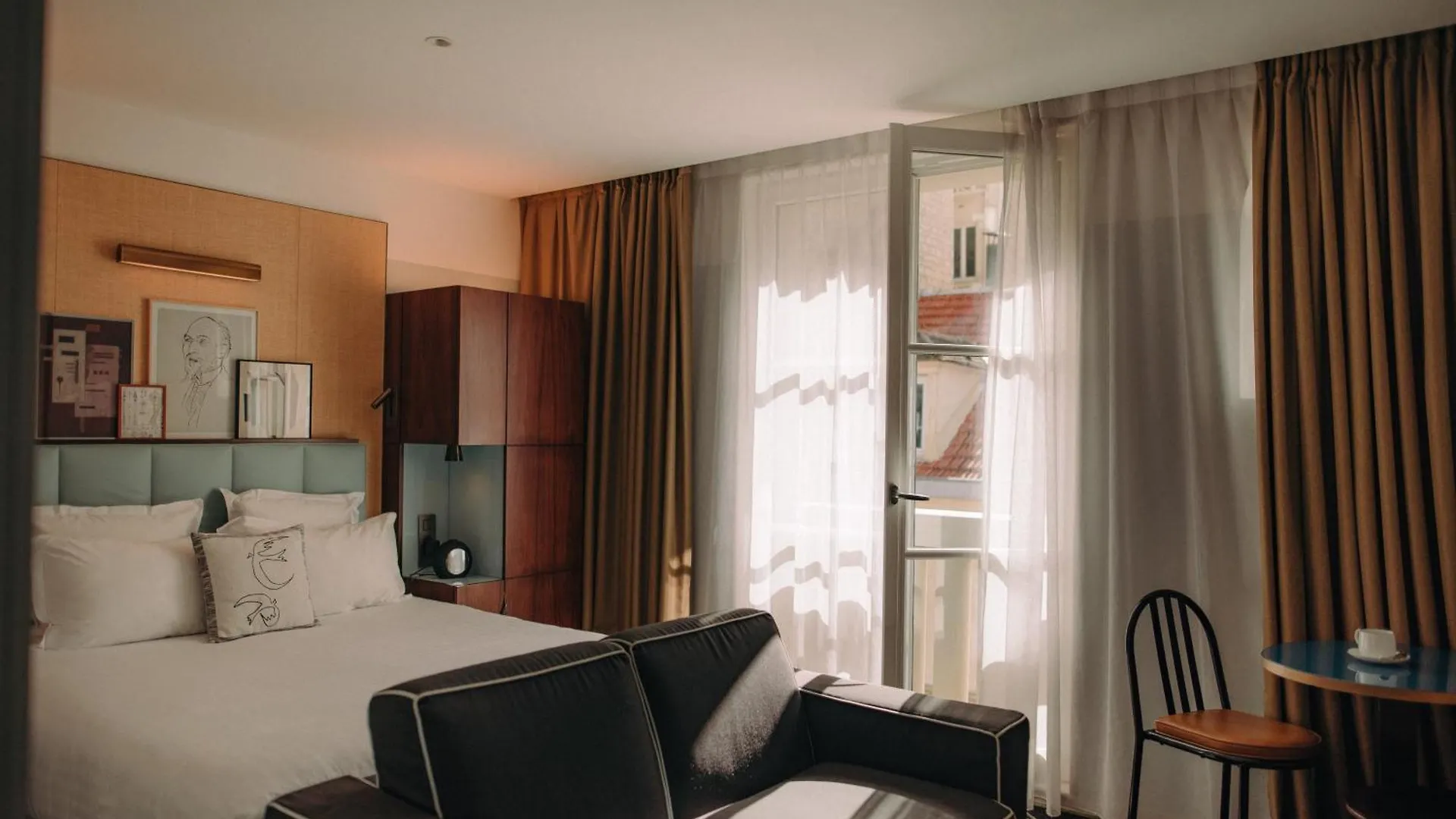 Hotel Eiffel Blomet 4*