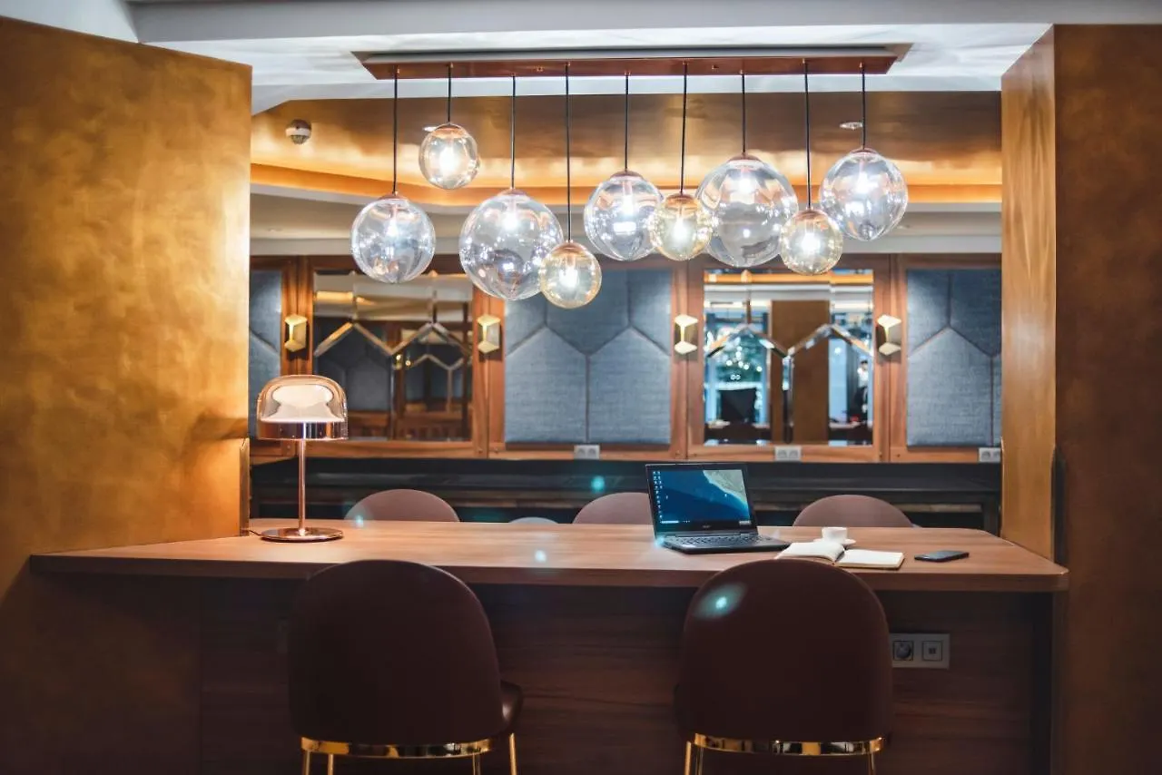 Eiffel Blomet Hotel 4*