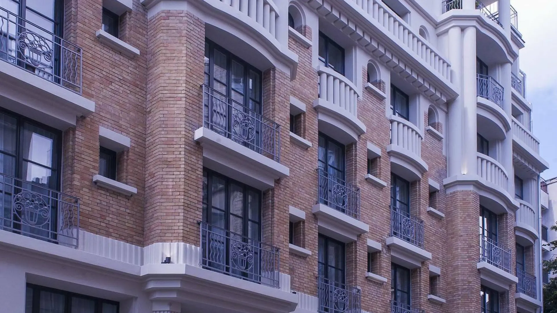 Eiffel Blomet Hotel 4*