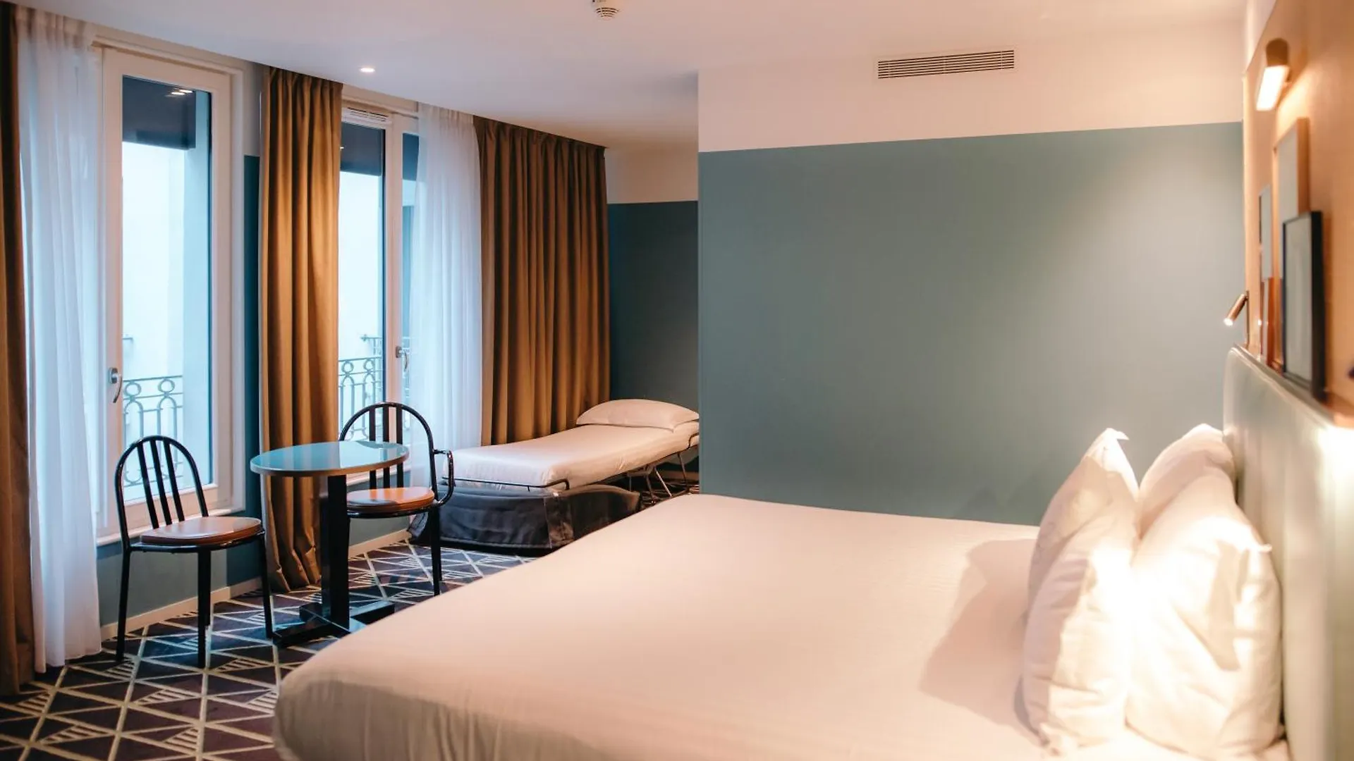 Eiffel Blomet Hotel 4*