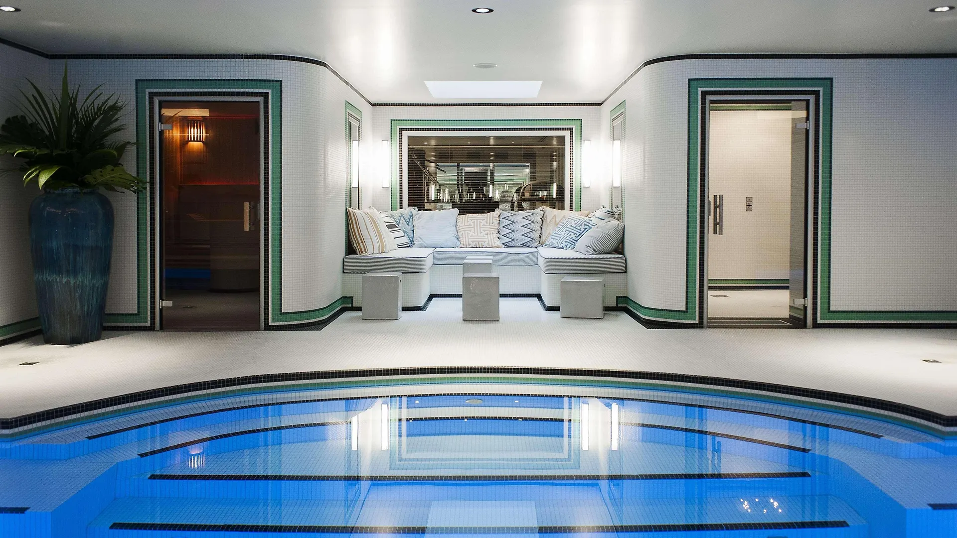 Hotel Eiffel Blomet Paris